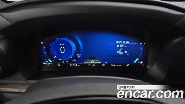 Ford Explorer 2022 — photo 11