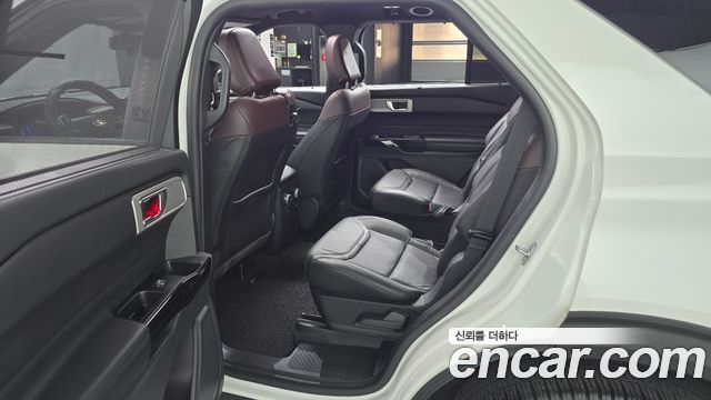 Ford Explorer 2022 — photo 17
