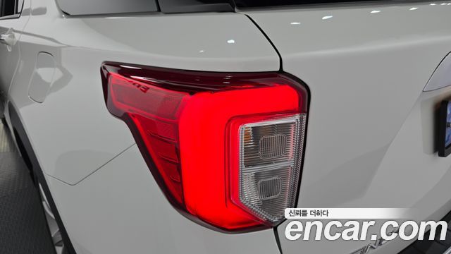 Ford Explorer 2022 — photo 9