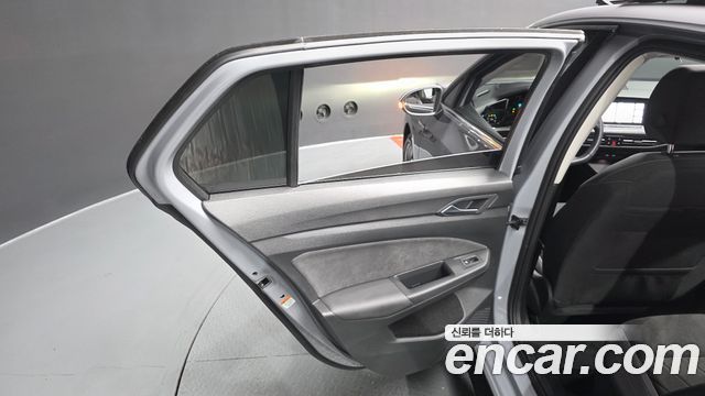 Volkswagen Golf 2024 — photo 15
