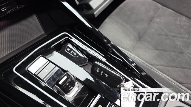 Volkswagen Golf 2024 — photo 28