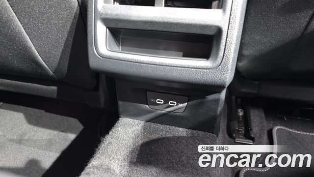 Volkswagen Golf 2024 — photo 34