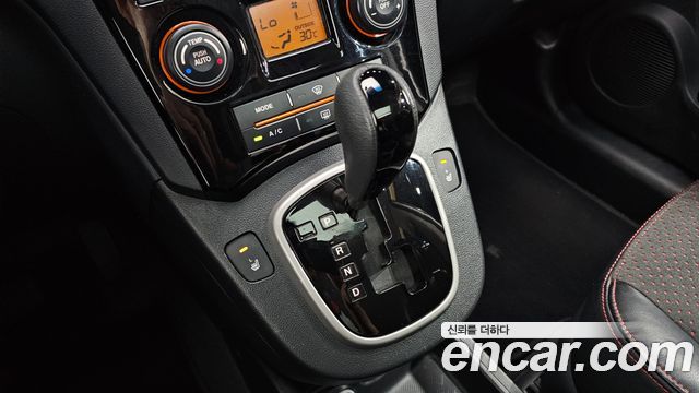 Kia Carens 2009 — photo 9