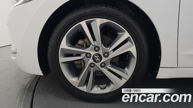 Hyundai AVANTE 2017 — photo 5