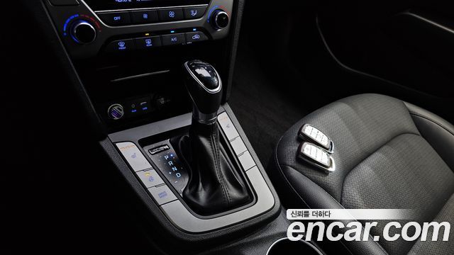 Hyundai AVANTE 2017 — photo 9