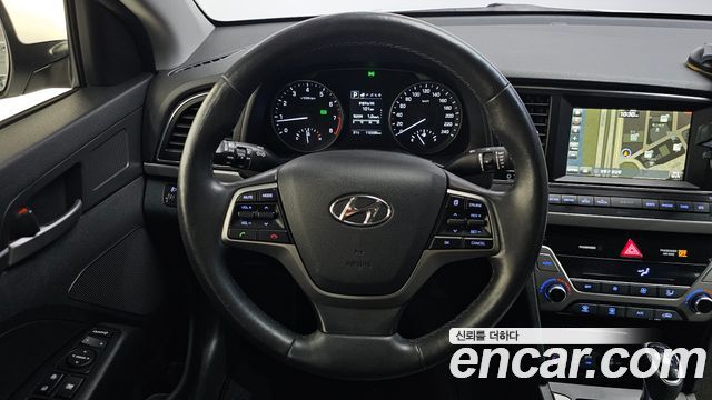 Hyundai AVANTE 2017 — photo 13