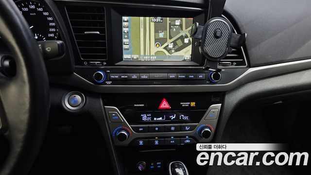 Hyundai AVANTE 2017 — photo 14