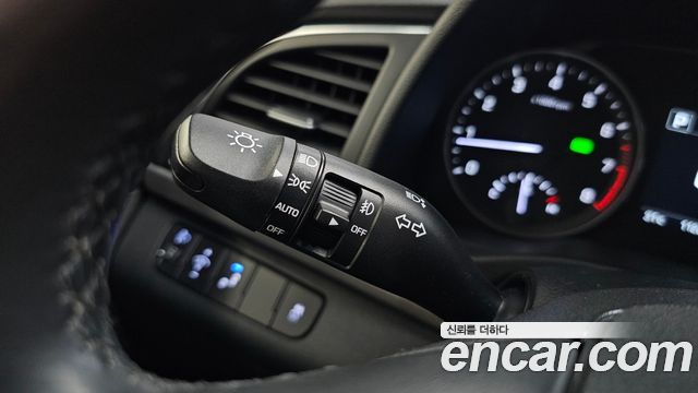 Hyundai AVANTE 2017 — photo 19