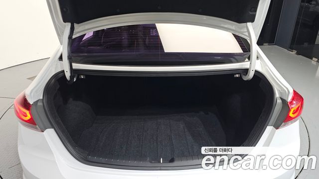 Hyundai AVANTE 2017 — photo 20