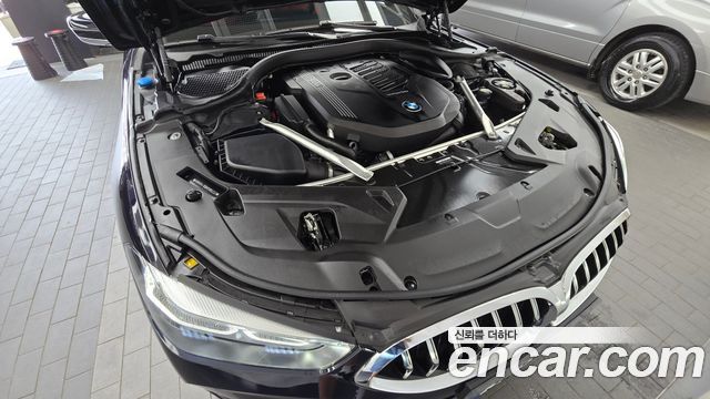 BMW 8-Series 2021 — photo 6