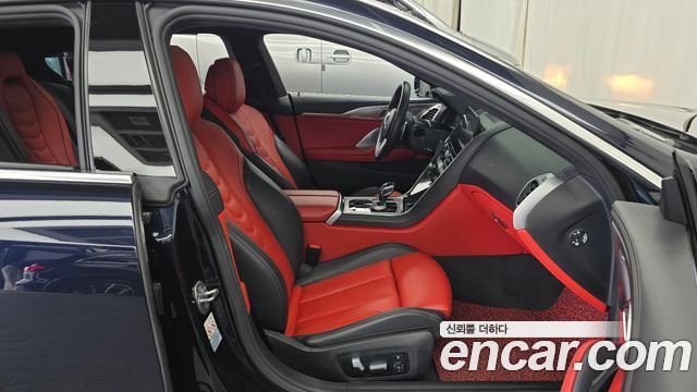 BMW 8-Series 2021 — photo 16