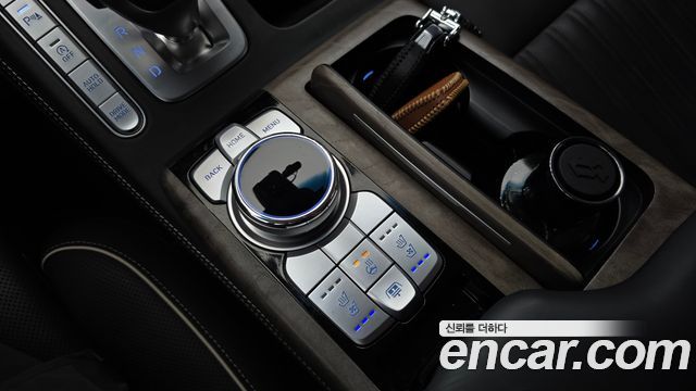 Genesis G90 2019 — photo 24