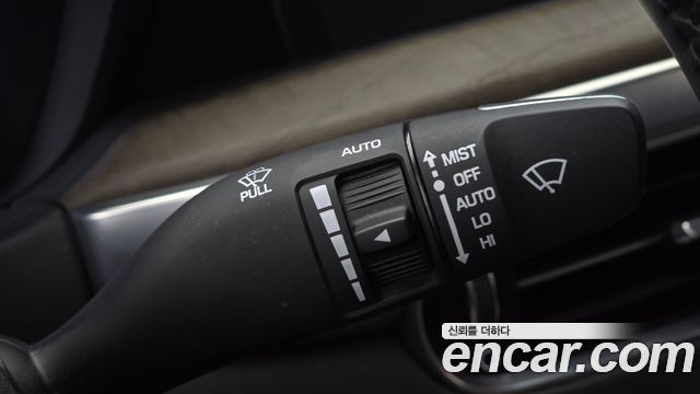 Genesis G90 2019 — photo 28