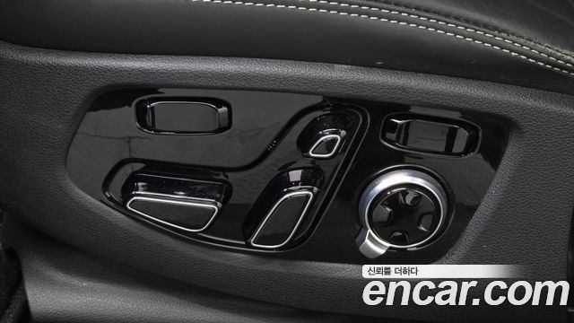 Genesis G90 2019 — photo 31
