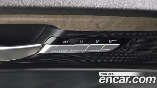 Genesis G90 2019 — photo 35