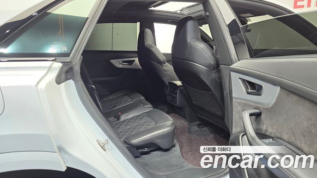 Audi Q8 2022 — photo 17