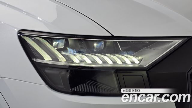 Audi Q8 2022 — photo 8