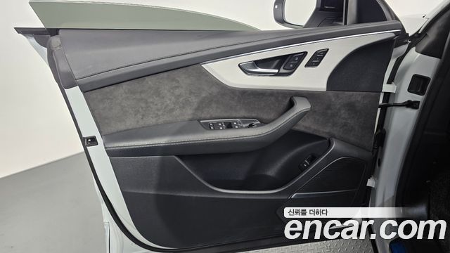 Audi Q8 2022 — photo 14
