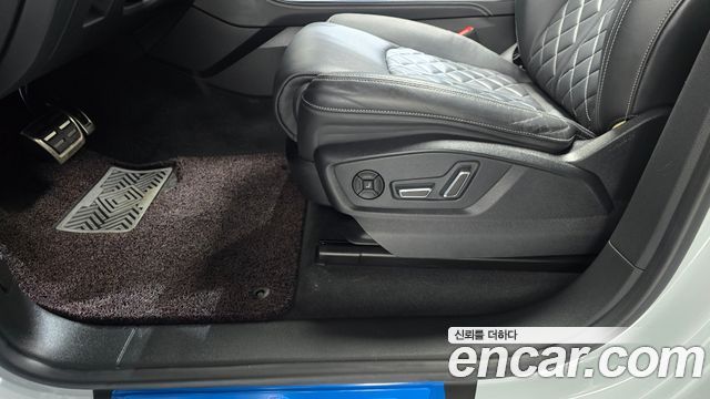 Audi Q8 2022 — photo 29