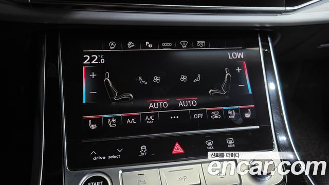 Audi Q8 2022 — photo 32