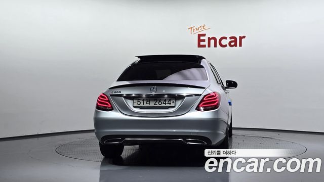 Mercedes-Benz C-Class 2018 — photo 4