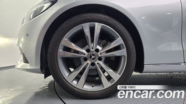 Mercedes-Benz C-Class 2018 — photo 5