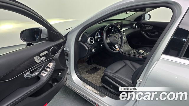 Mercedes-Benz C-Class 2018 — photo 17