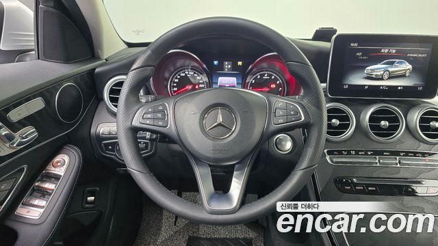 Mercedes-Benz C-Class 2018 — photo 19