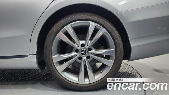 Mercedes-Benz C-Class 2018 — photo 7