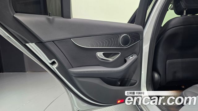Mercedes-Benz C-Class 2018 — photo 15