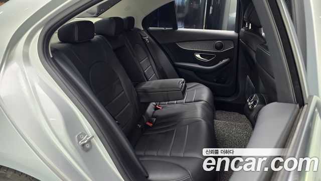 Mercedes-Benz C-Class 2018 — photo 16