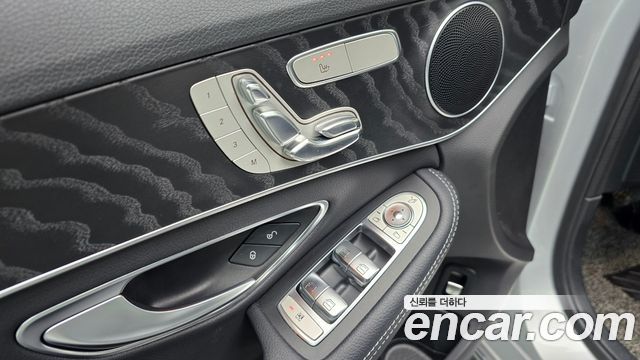Mercedes-Benz C-Class 2018 — photo 28