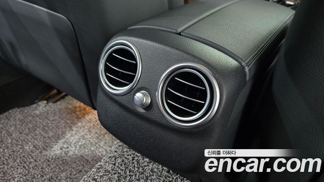 Mercedes-Benz C-Class 2018 — photo 30