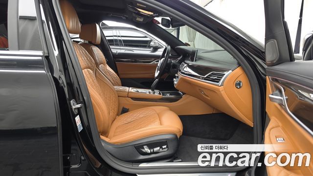 BMW 7-Series 2020 — photo 17