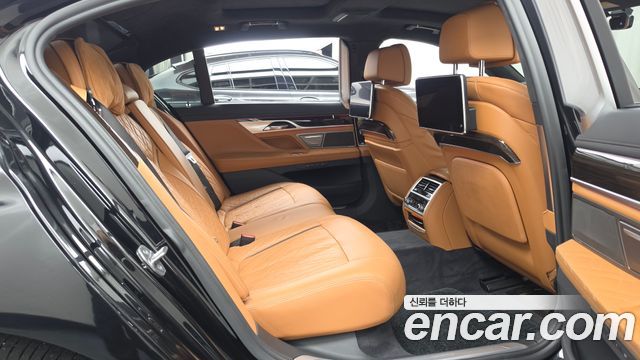 BMW 7-Series 2020 — photo 18