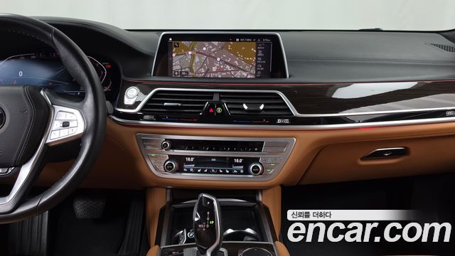 BMW 7-Series 2020 — photo 20