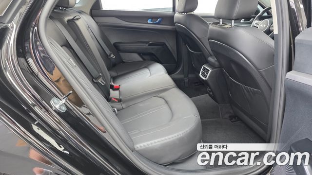 Kia K5 2023 — photo 17