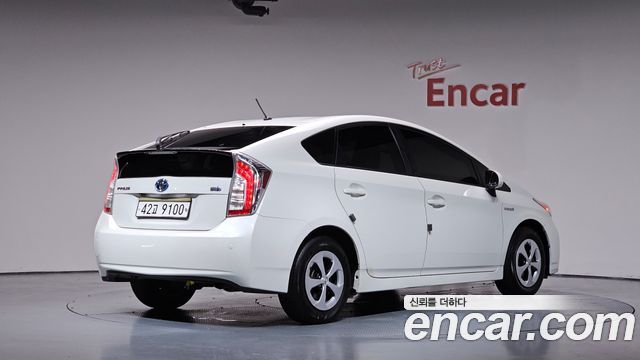 Toyota Prius 2012 — photo 2