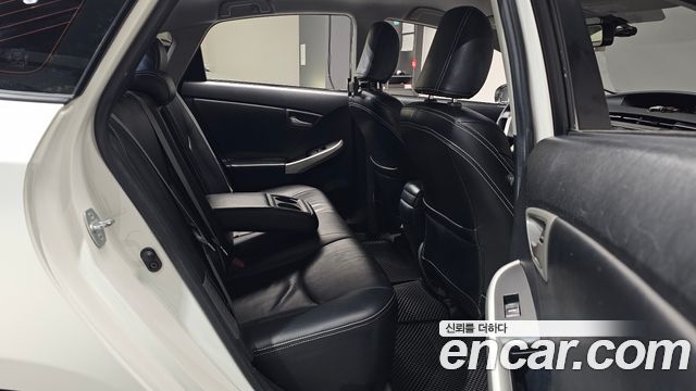 Toyota Prius 2012 — photo 11