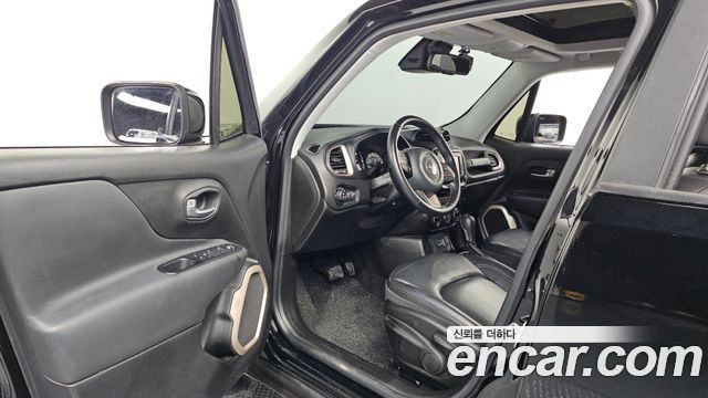 Jeep Renegade 2017 — photo 10
