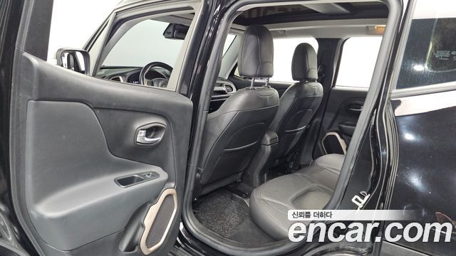 Jeep Renegade 2017 — photo 11