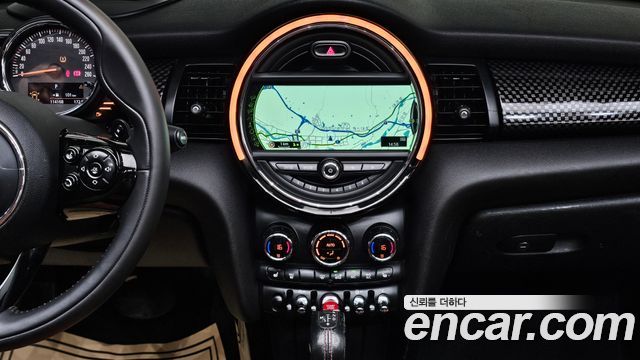 Mini Cooper Convertible 2016 — photo 17
