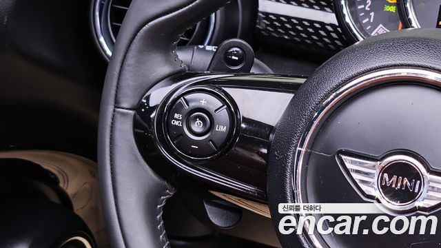 Mini Cooper Convertible 2016 — photo 23