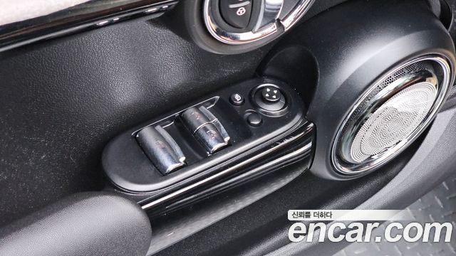 Mini Cooper Convertible 2016 — photo 24