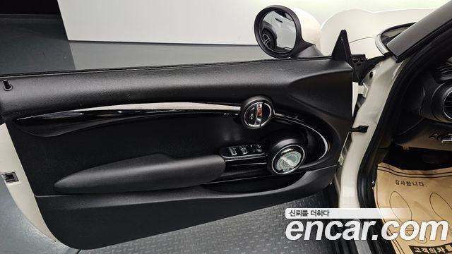 Mini Cooper Convertible 2016 — photo 14
