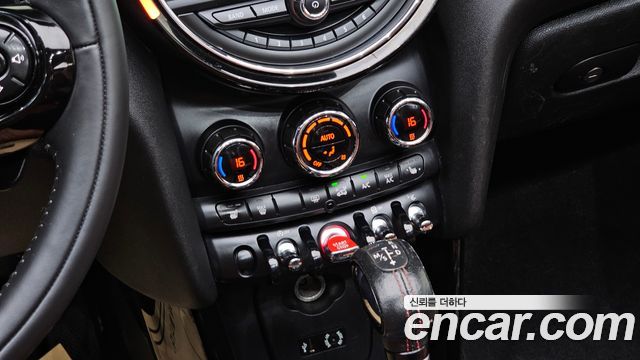 Mini Cooper Convertible 2016 — photo 28