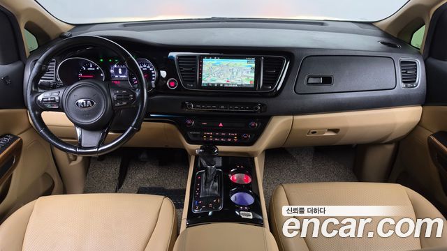 Kia Canival 2015 — photo 10