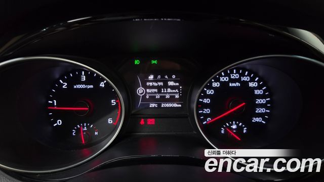 Kia Canival 2015 — photo 11