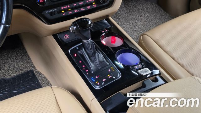 Kia Canival 2015 — photo 12