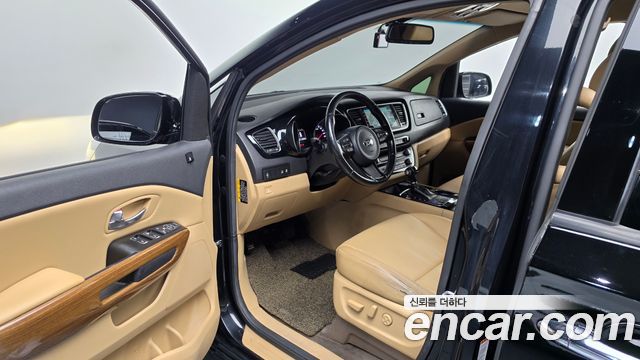 Kia Canival 2015 — photo 13